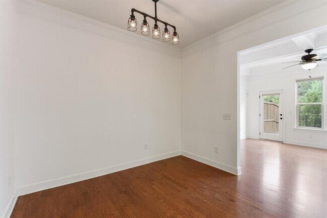 Foto del edificio - 2422 Norwood Dr SE