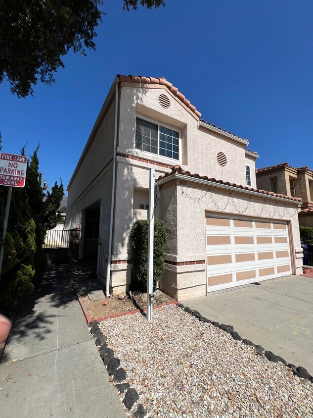 Primary Photo - 820 Highland Ave