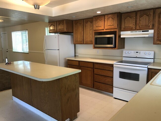 Building Photo - 9066 Bordeaux Way