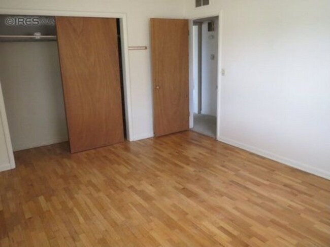 Foto del edificio - 723 E Prospect Rd