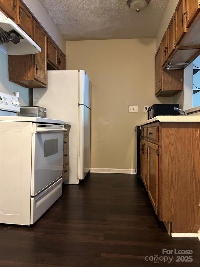 Building Photo - 9629 Vinca Cir