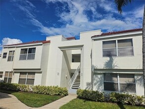 Building Photo - 6011 Bahia Del Mar Blvd S