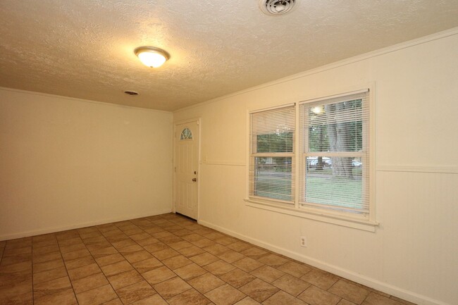 Foto del edificio - 3 Bedroom Arlington Woods Home!