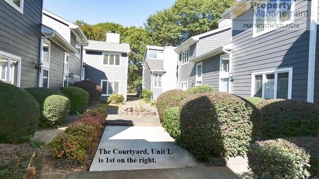 Foto del edificio - 836 St Charles Ave NE