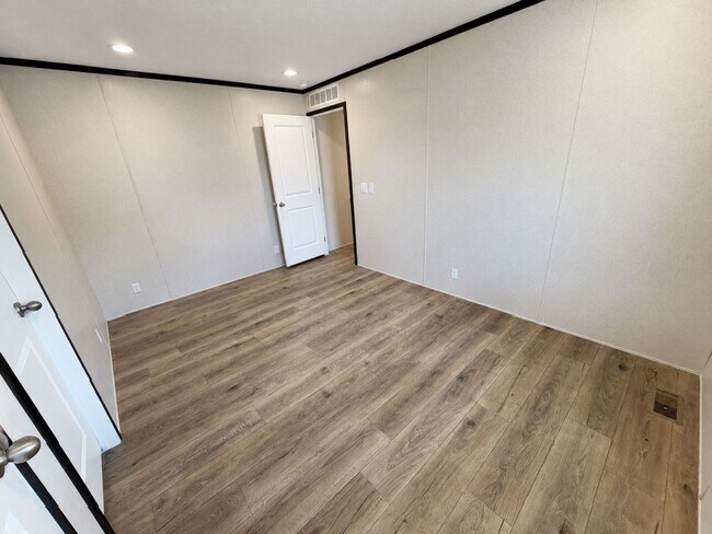 Foto del edificio - 5230 Bonte Dr