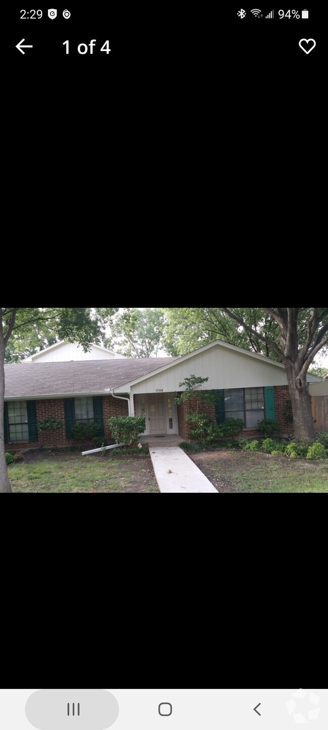 Building Photo - 1709 Woodlawn Pkwy