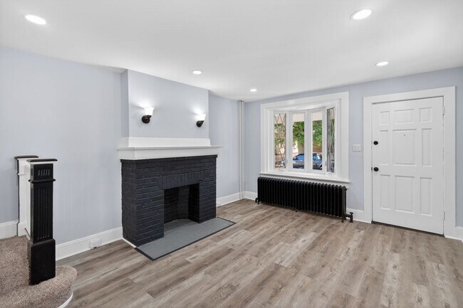 Building Photo - 344 Gardner Ave