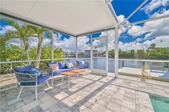 Building Photo - 2868 Sanibel Blvd