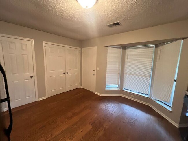 Foto del edificio - 5547 St James St