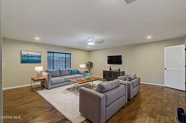 Foto del edificio - 14325 Pacific Point Dr