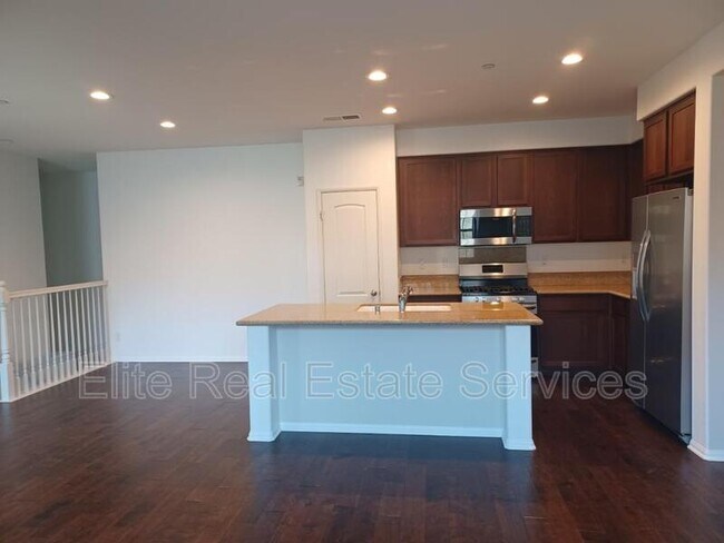 Building Photo - 1557 San Javier Ct