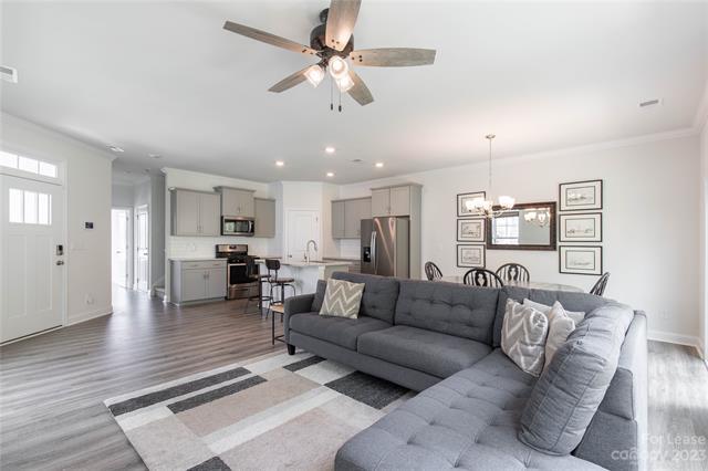Foto del edificio - 657 Cypress Glen Ln