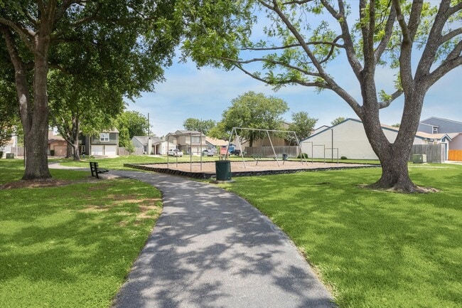 Building Photo - 10311 Richmond Hill Dr