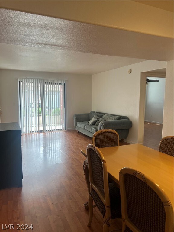 Foto del edificio - 950 Seven Hills Dr