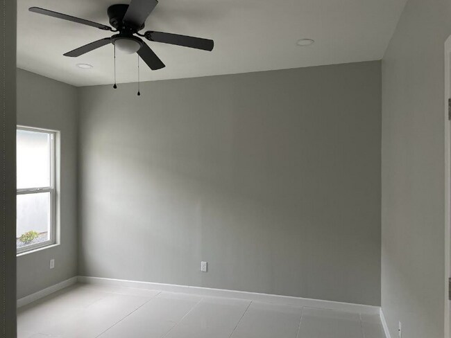 Foto del edificio - 2507 N Vineyard Ave