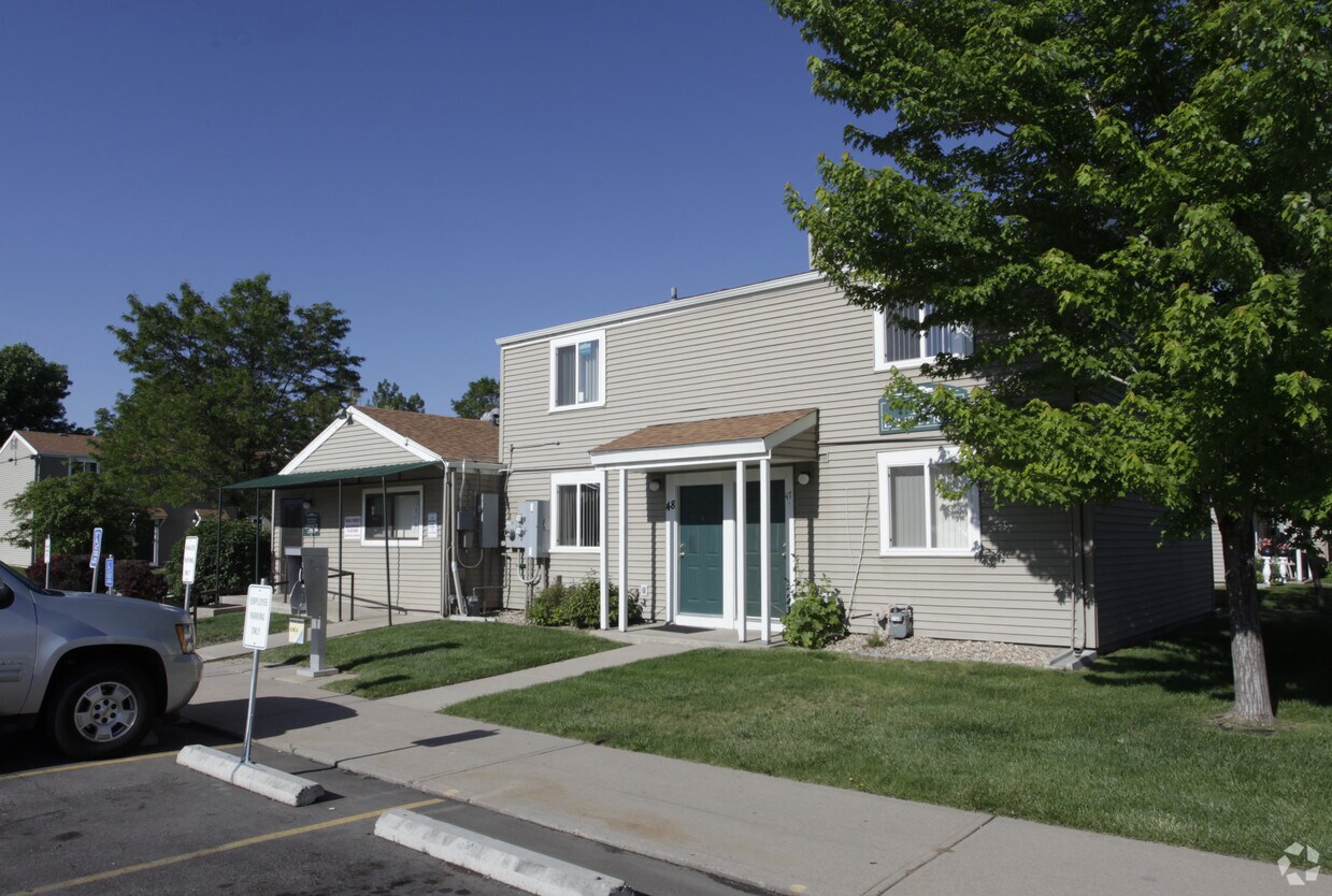 Woodside Village Apartments Greeley, CO