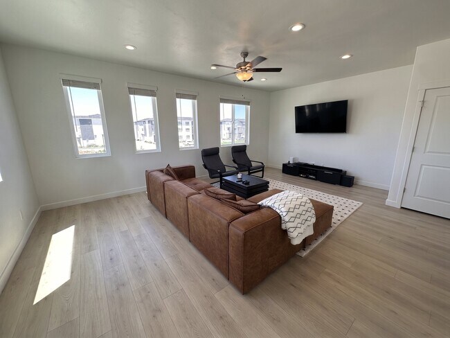 Building Photo - 476 S 900 W