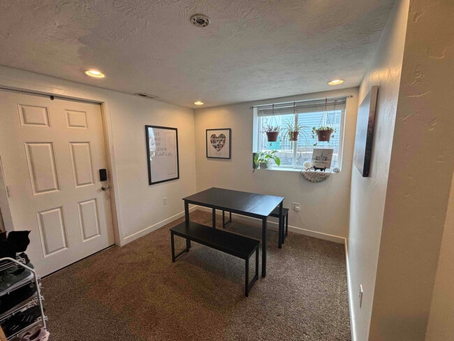 Foto del edificio - 1251 E 460 S St