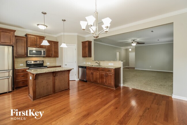 Building Photo - 323 Summergate Dr