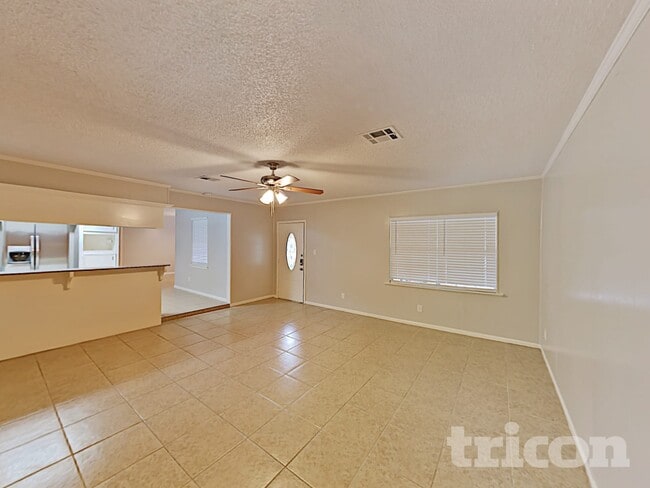 Foto del edificio - 411 E Carby Rd