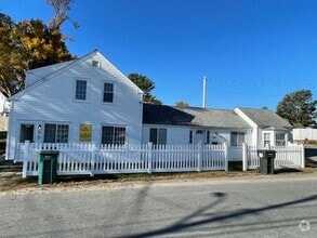 Building Photo - 65 Oak Neck Rd