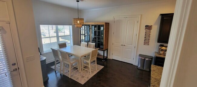 Foto del edificio - 745 Glennbrooke Blvd