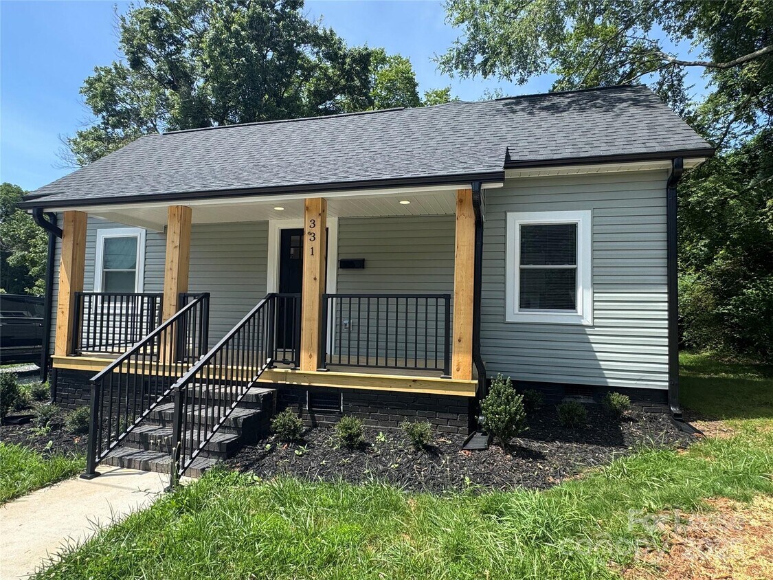 Primary Photo - 331 E Lowrance Ave