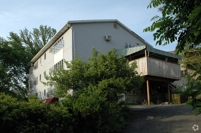 Building Photo - 131 Acres Rd