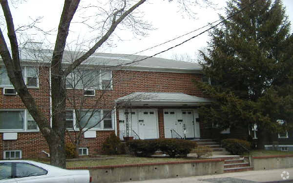 Foto principal - 122 Elmwood Ave