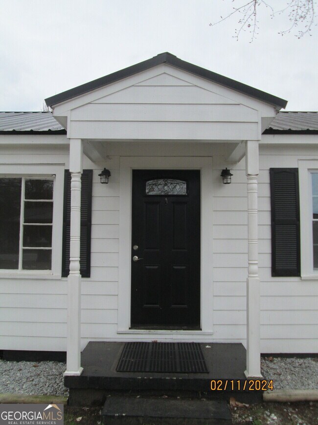 Building Photo - 115 Fairview St