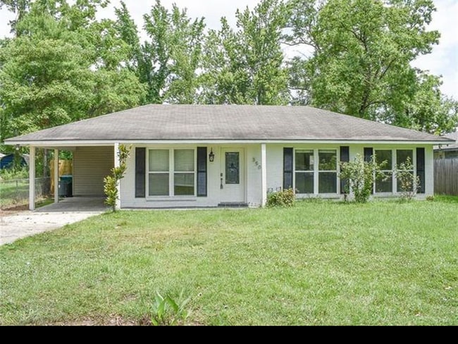 Building Photo - 350 E Pecan St