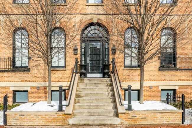 Building Photo - 334-344 W Menomonee St