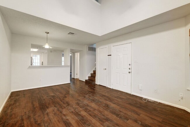 Building Photo - 2104 Cullen Ave