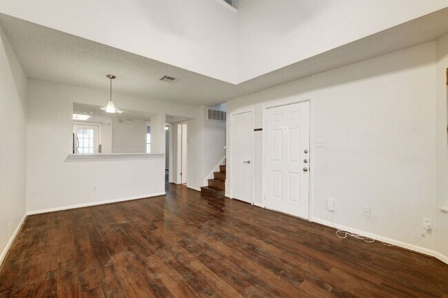 Foto del edificio - 2104 Cullen Ave