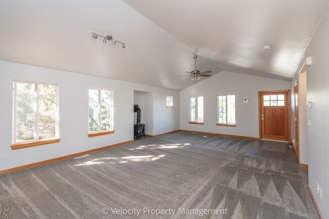 Building Photo - Charming Westside Home!