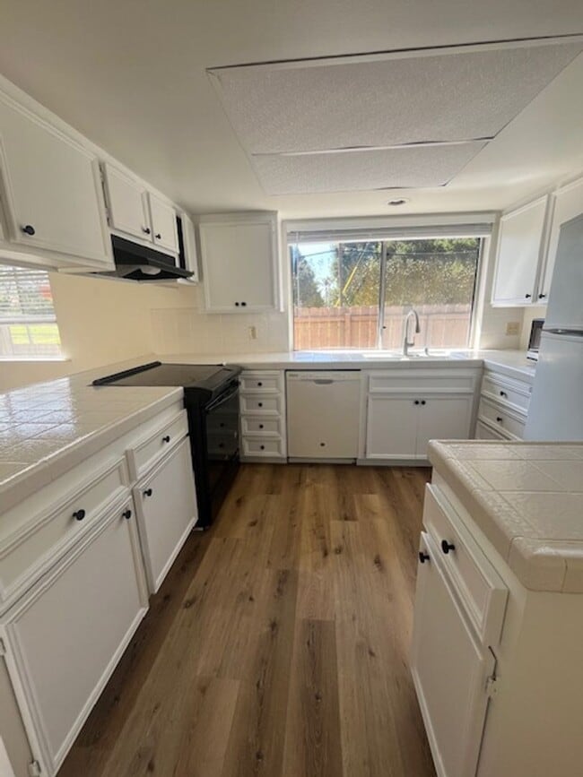 Foto del edificio - 1728 Royal Ct