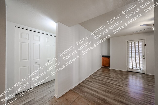 Foto del edificio - 8787 E Mountain View Rd