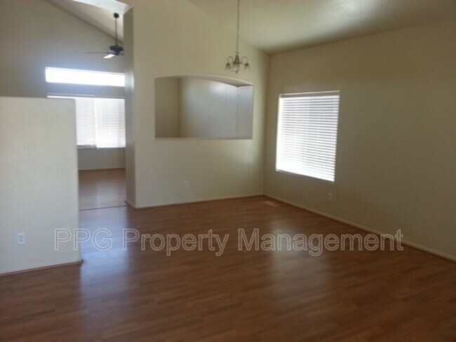 Foto del edificio - 6410 W Magnolia St