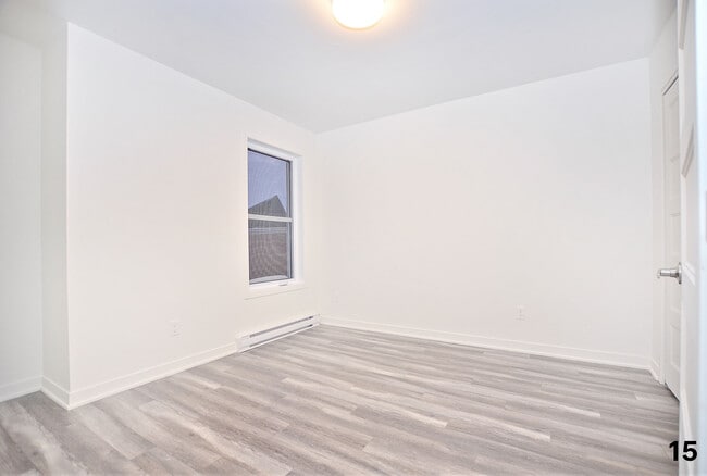Building Photo - 1611 Av. de la Gare