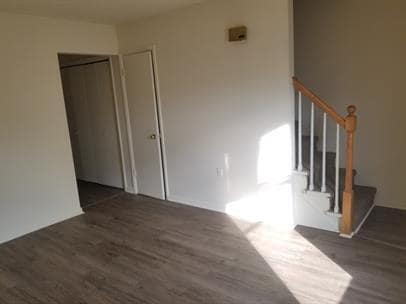 Building Photo - 2 Bedroom 1.5 Bath Townhome on culdesac with fenced in back yard. Close to Shops and Downtown.