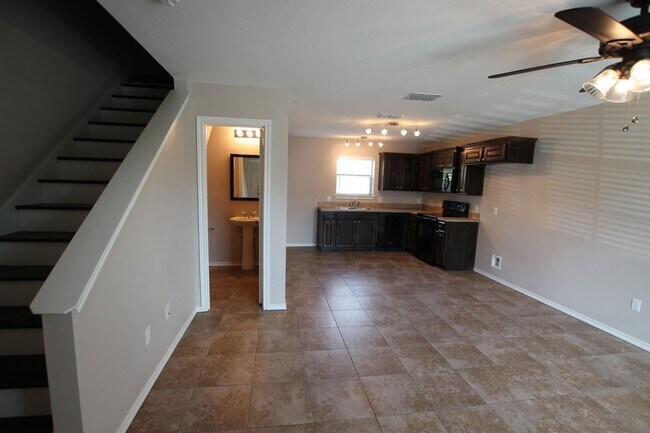 Foto del edificio - Coming Soon! 1 Bedroom 1.5 Bath Townhome f...