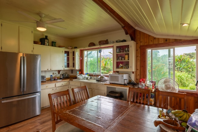 Building Photo - 398 Ohai St