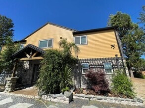 Building Photo - 13995 Creston Rd