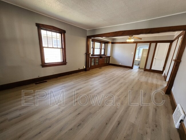 Building Photo - 929 Kern St