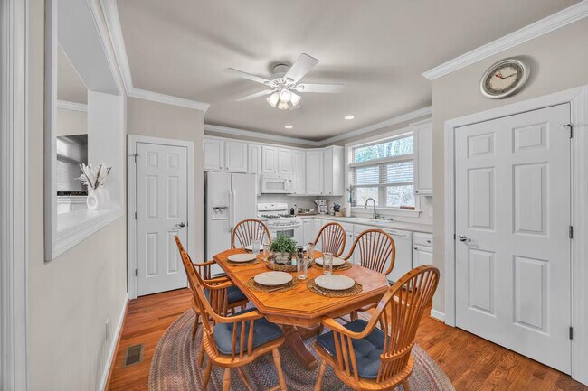 Building Photo - 270 Creatwood Trail