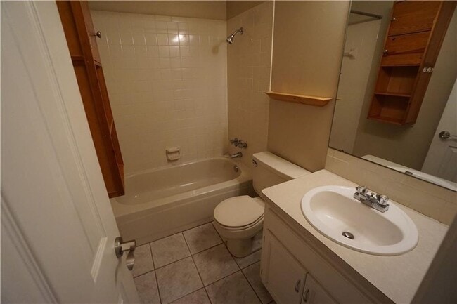 Foto del edificio - 4 Bedroom House, Gas Heat and Hot Water, N...