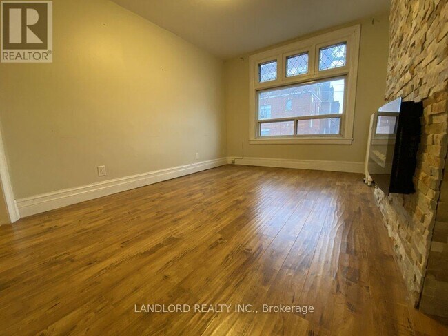 Photo du bâtiment - 412 Dovercourt Rd