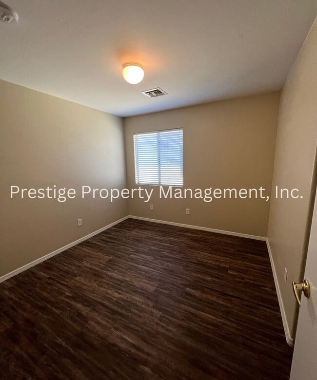 Building Photo - Don't Miss Out On This Southeast Gem!