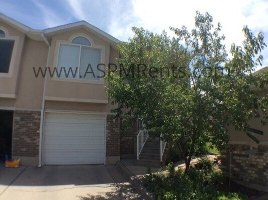 Primary Photo - Bountiful Townhome close to everything