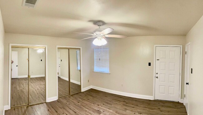 Building Photo - 717 Heavens Dr
